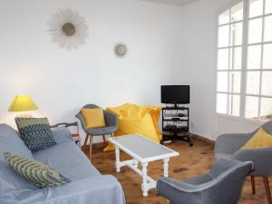 Кът за сядане в Apartment Hameau la Madrague-22 by Interhome