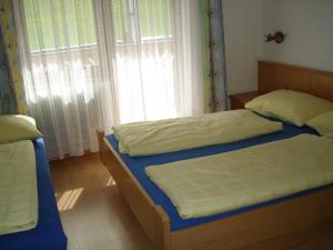 Un pat sau paturi într-o cameră la Haus Brunhilde