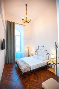 Ένα ή περισσότερα κρεβάτια σε δωμάτιο στο Rustaveli Hotel
