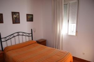 A bed or beds in a room at Hostal Alcazar I