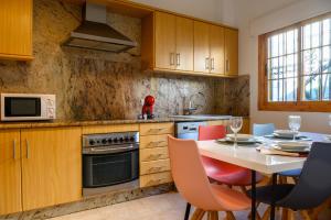 a kitchen with a table with chairs and a microwave at Lantia Rooftop House in Arrecife