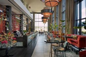 Een restaurant of ander eetgelegenheid bij Van der Valk Hotel Tiel