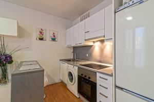 A kitchen or kitchenette at Loft en Badalona Centro