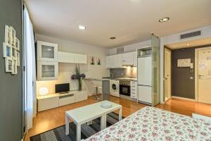 A kitchen or kitchenette at Loft en Badalona Centro