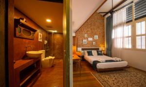 Postel nebo postele na pokoji v ubytování Sweet Cili Boutique Hotel