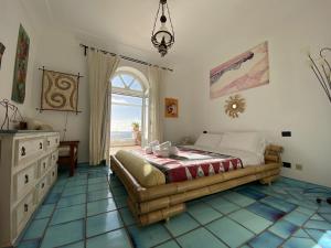 A bed or beds in a room at Villa Teste di Moro