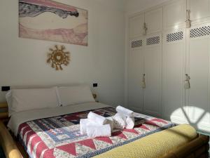 A bed or beds in a room at Villa Teste di Moro