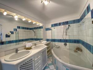 A bathroom at Villa Teste di Moro