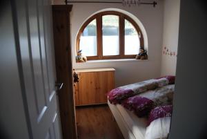 a room with a bed and a window and a door at Naturpark-.Weinbergferienhaus in Kitzeck im Sausal