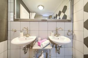 Koupelna v ubytování Retro Apartment + 29 fotografií