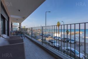 Балкон або тераса в Bat Galim Luxury balcony SEA view Nearby The Beach for Doctor's