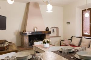 a living room with a table and a fireplace at Agriturismo Le Baccane in Vinci