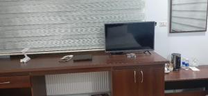 TV a/nebo společenská místnost v ubytování Panorama Al-Jabal