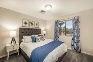a bedroom with a bed and a window at Gable's Corner in Mesa