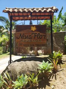 un panneau pour une marmelade alimentaire dans l'établissement Nina-Flor Pousada Lumiar, à Lumiar