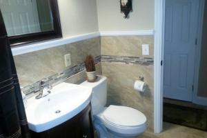 Bilik mandi di 3249 NE 10th st. Pompano Beach FL 33062 Apt. A