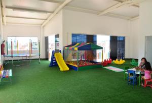 a large room with a play room with a playground at Thermas Lacqua Diroma Caldas Novas in Caldas Novas