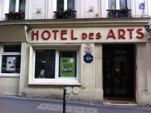 תעודה, פרס, שלט או מסמך אחר המוצג ב-Hotel Des Arts
