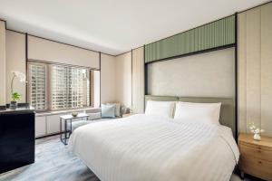 Postel nebo postele na pokoji v ubytování Shangri-La Harbin