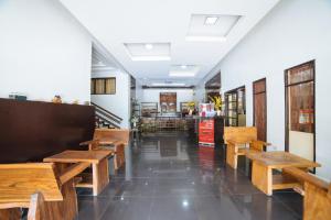 Ο χώρος του λόμπι ή της ρεσεψιόν στο RedDoorz near San Juanico Bridge