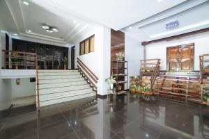 Supermarket nebo jiné obchody v  hotelu nebo okolí