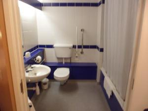 Koupelna v ubytování Metro Inns Huddersfield