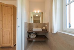 A bathroom at Mairhof