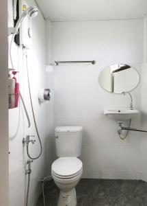 Ванная комната в ครูหนูบ้านพัก แหลมงอบ Krunou baanpak