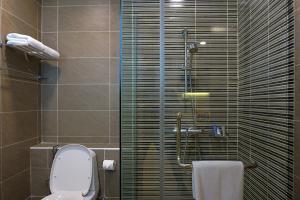 Vannituba majutusasutuses Trinidad Suites Johor, Trademark Collection by Wyndham