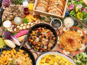 Makanan di atau berdekatan hotel