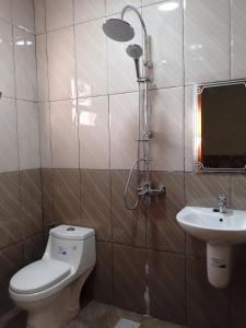 a bathroom with a toilet and a sink at Jabel shams stars house in Al Ḩamrāʼ