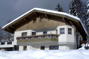 Budynek, w którym mieści się apartament