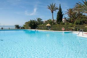 Basen w obiekcie SUNSET BEACH Charming apartment with jacuzzi lub w pobliżu