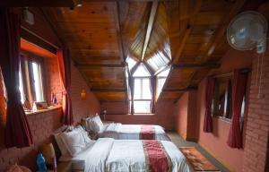 Letto o letti in una camera di Shivapuri Heights Cottage