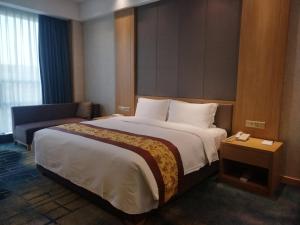 Postel nebo postele na pokoji v ubytování Metropark Hotel Yingkun Beijing