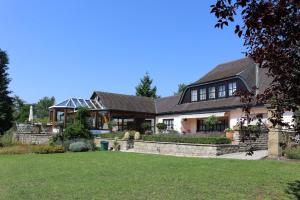 Κήπος έξω από το Landhaus Schmitt