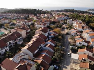 Výhľad na mesto Poreč alebo výhľad na mesto priamo z apartmánu
