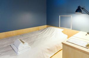 Giường trong phòng chung tại Area Inn Fushimicho Fukuyama Castle Side 2-8