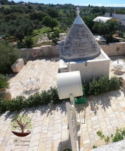 an overhead view of a building with a roof at Il Carpino in Martina Franca