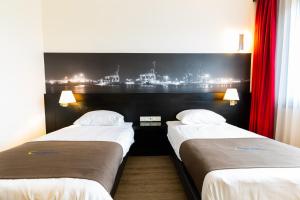 Postel nebo postele na pokoji v ubytování Bastion Hotel Vlaardingen + 18 fotografií
