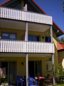 صورة لـ Maisonettewohnung auf 2 Etagen mit zwei Balkonen في بارث