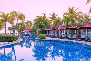 Bazén v ubytování Wora Bura Hua Hin Resort & Spa nebo v jeho okolí