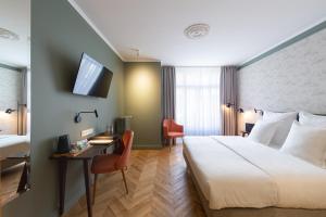 Ένα ή περισσότερα κρεβάτια σε δωμάτιο στο Hotel Perrin - former Carlton