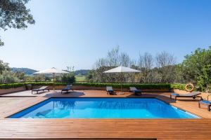 The swimming pool at or close to Na Pineda