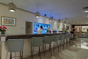 Lounge nebo bar v ubytování Kissos Hotel