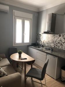 Una cocina o zona de cocina en MS4 Apartamentos Nervión para 3 personas