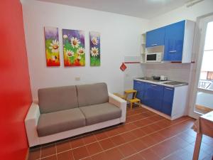 A kitchen or kitchenette at Residence Il Pavone