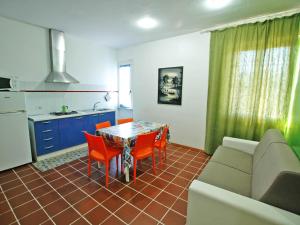 A kitchen or kitchenette at Residence Il Pavone
