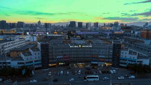 Pemandangan umum bagi Yinchuan atau pemandangan bandar yang diambil dari hotel