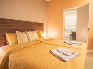 Postel nebo postele na pokoji v ubytování Allure Rooms & Coffee